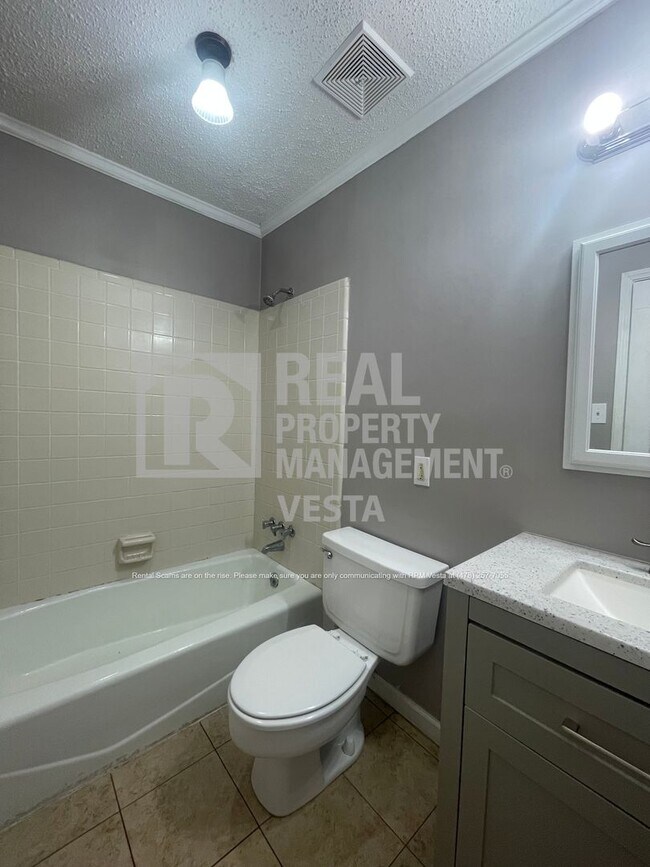Building Photo - 160 N Springs Ct