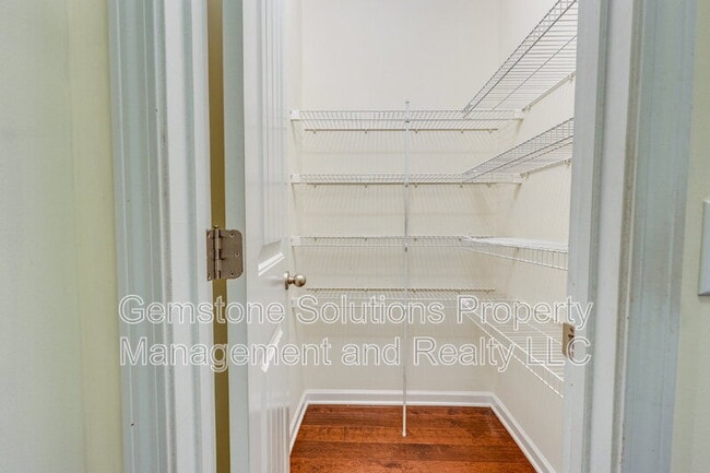 Building Photo - 203 S Dunnwood Ln