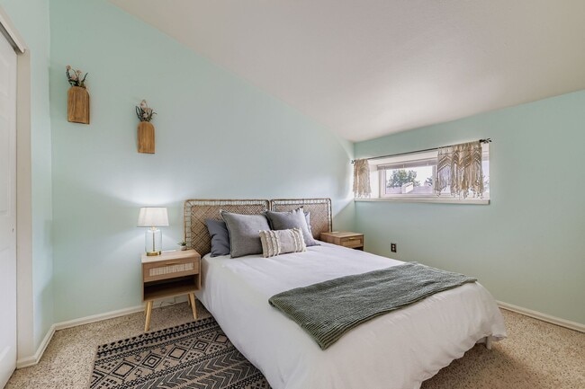 Building Photo - Peaceful 2BR Retreat Near Bobolink Trail