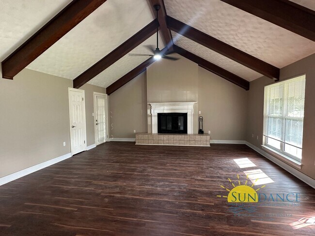 Building Photo - Charming 3-Bedroom Home in Prime Navarre L...