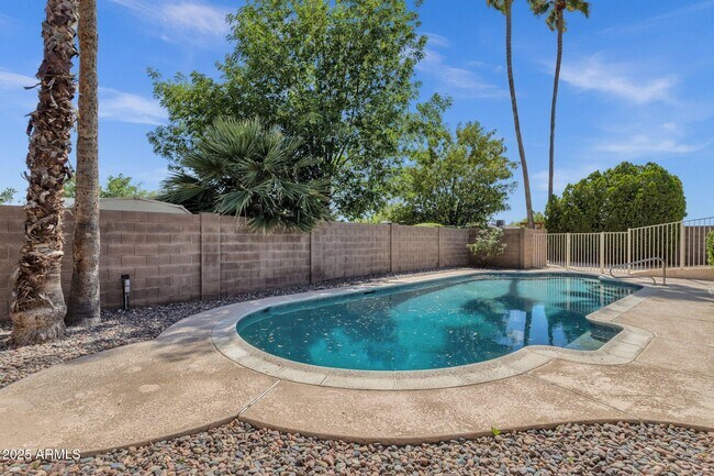 Building Photo - 4913 E Acoma Dr