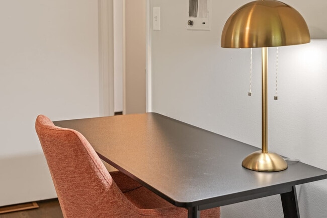 Building Photo - 1618 Cooper Lake Rd SE