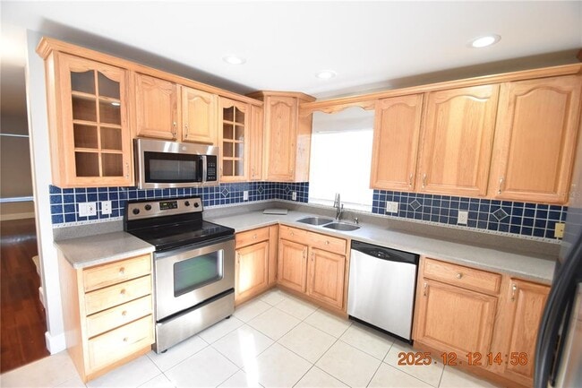 Building Photo - 1225 McMullen Booth Rd