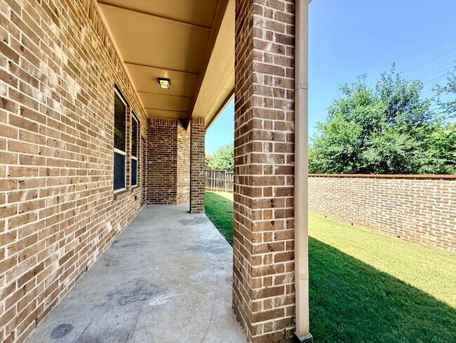 Building Photo - 6704 Castillo St