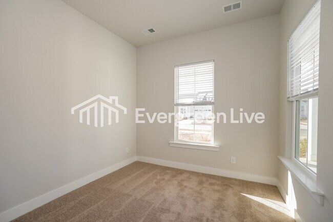 Building Photo - 128 Bloomsbury St