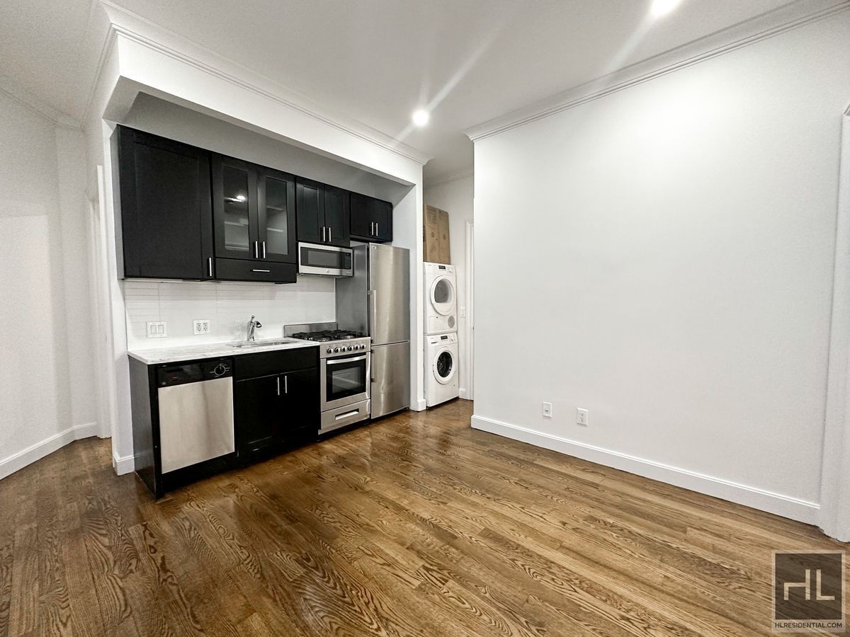 Building Photo - Mott Street