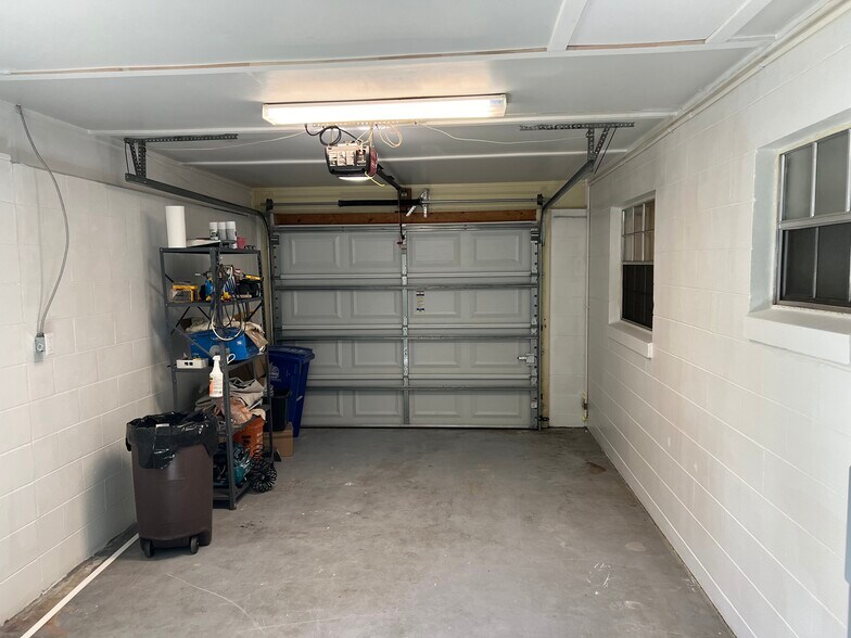 Building Photo - 968 Salzedo Ave