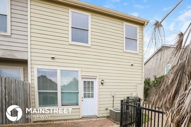 Building Photo - 10708 Astor Dr