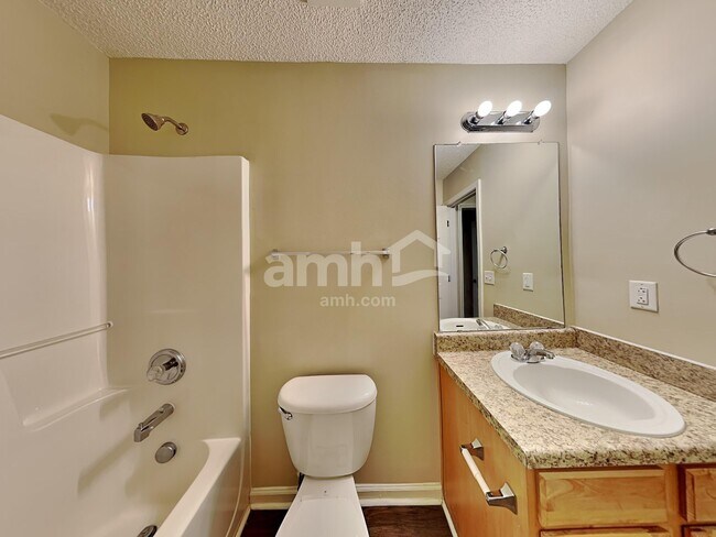 Building Photo - 472 Camella Cir