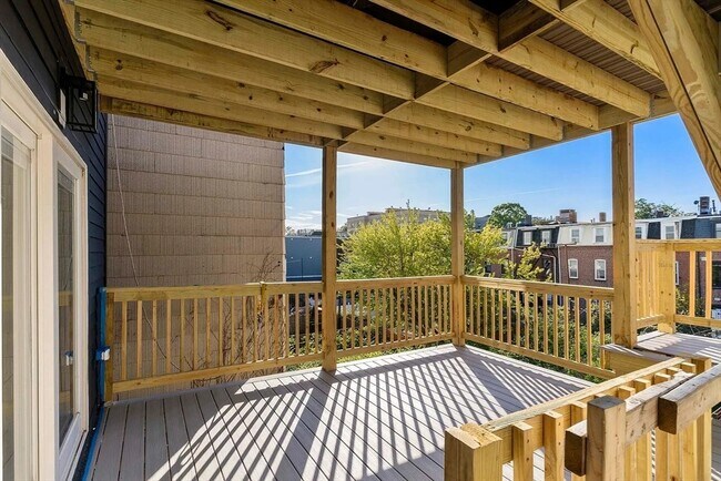 Building Photo - 98 Bennington St