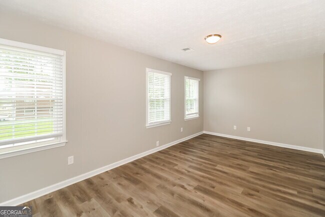 Building Photo - 3070 Revere Cir