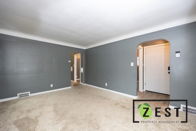 Building Photo - Beautiful 3 bedroom 1 Bath