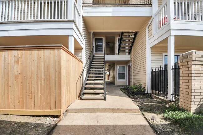 Building Photo - 2750 Holly Hall St