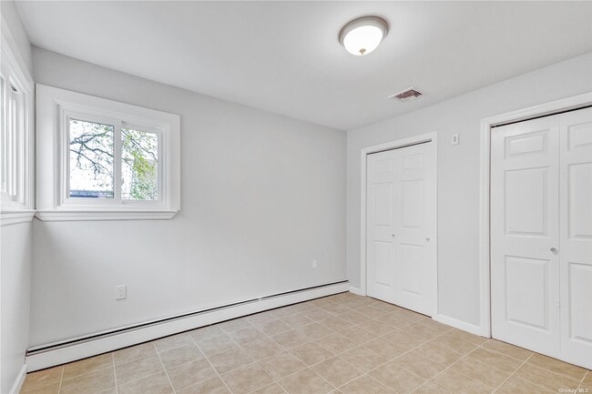 Building Photo - 675 S Long Beach Ave