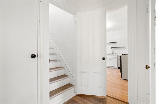 Building Photo - 166 Elliot St