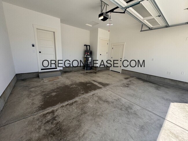 Building Photo - Gorgeous New Construction in Brand New Veneta Subdivision