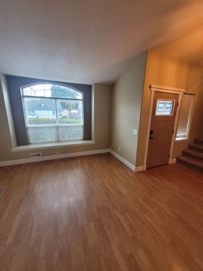 Building Photo - Charming and Spacious 3BB/2.5BA home for rent!  AVAILABLE NOW
