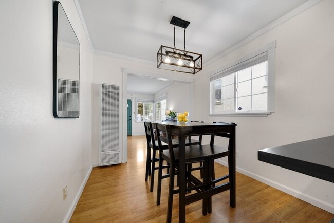 Building Photo - Charming Home In NE Richmond!