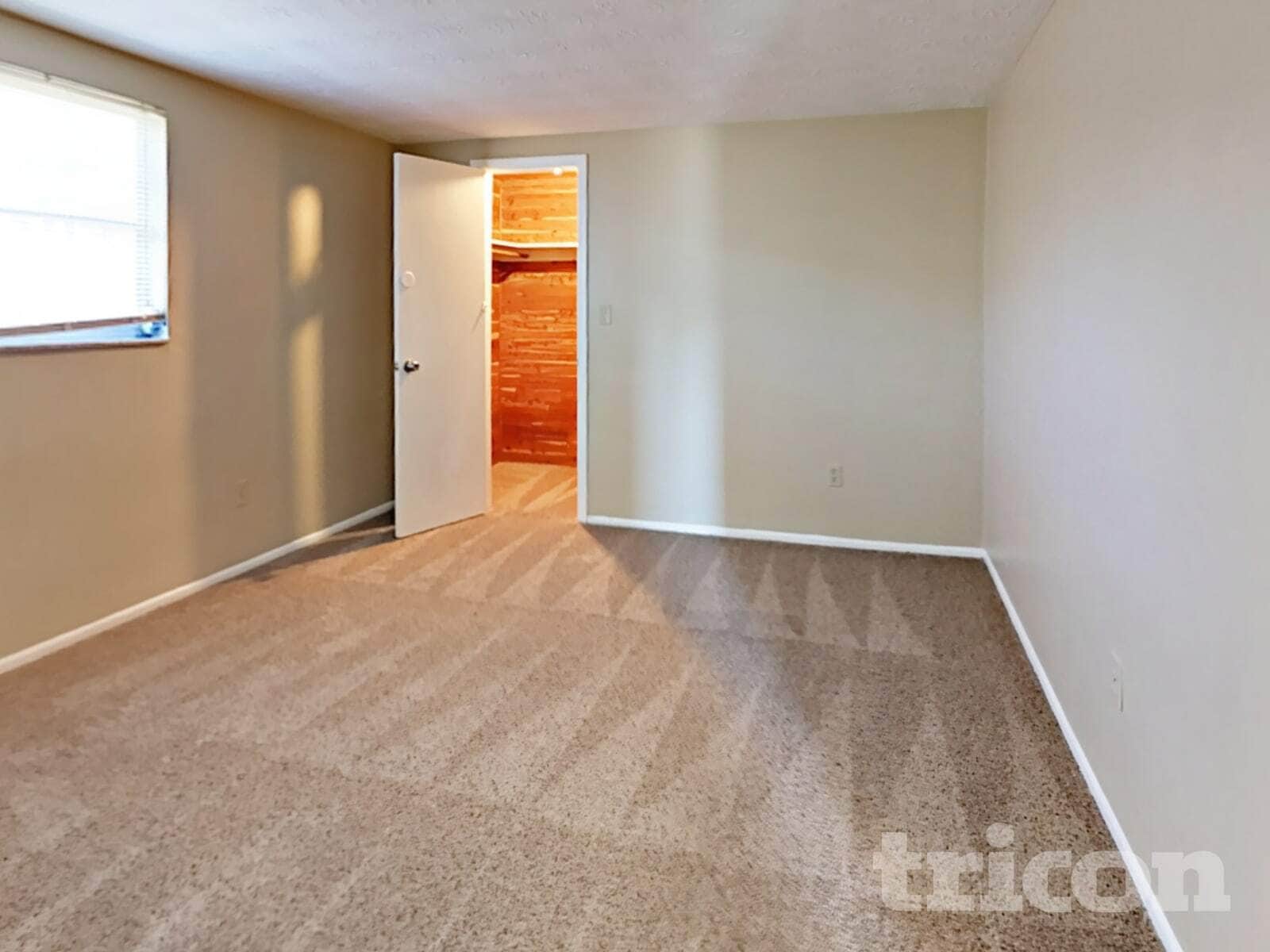 Building Photo - 3327 Seffner Dr