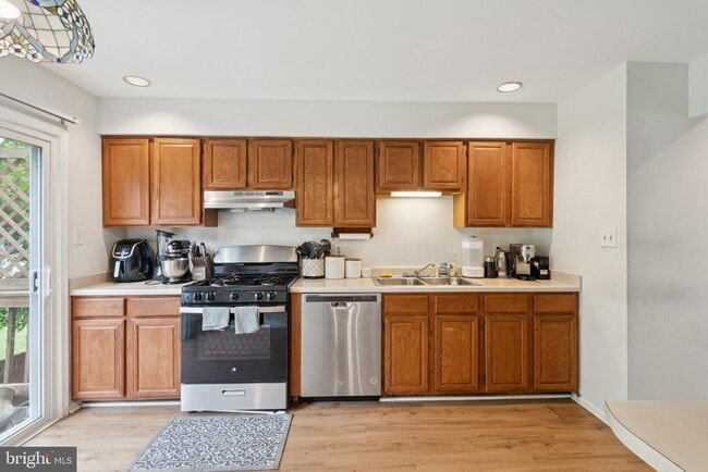 Building Photo - 4262 Fox Lake Dr