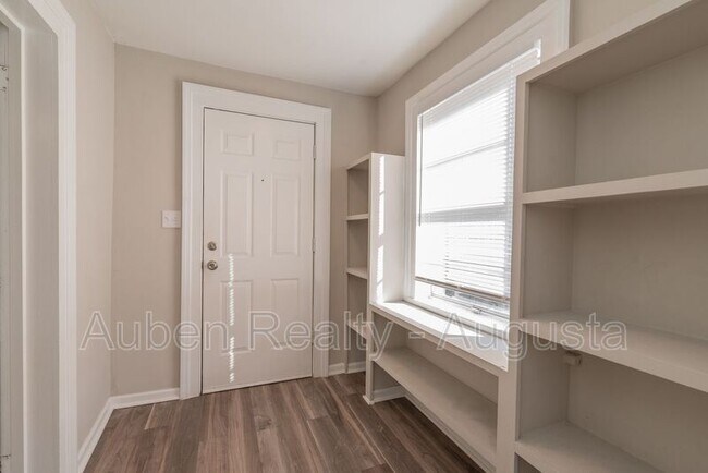 Building Photo - 209 Telfair St