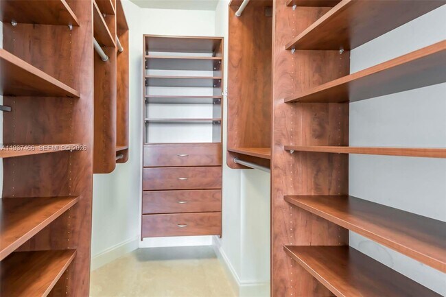 Building Photo - 20000 E Country Club Dr