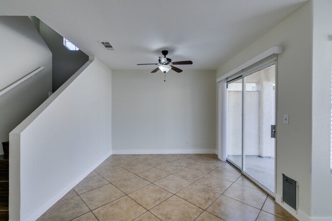 Building Photo - Charming 3 bedroom, 2.5 bathroom home near Summerlin
