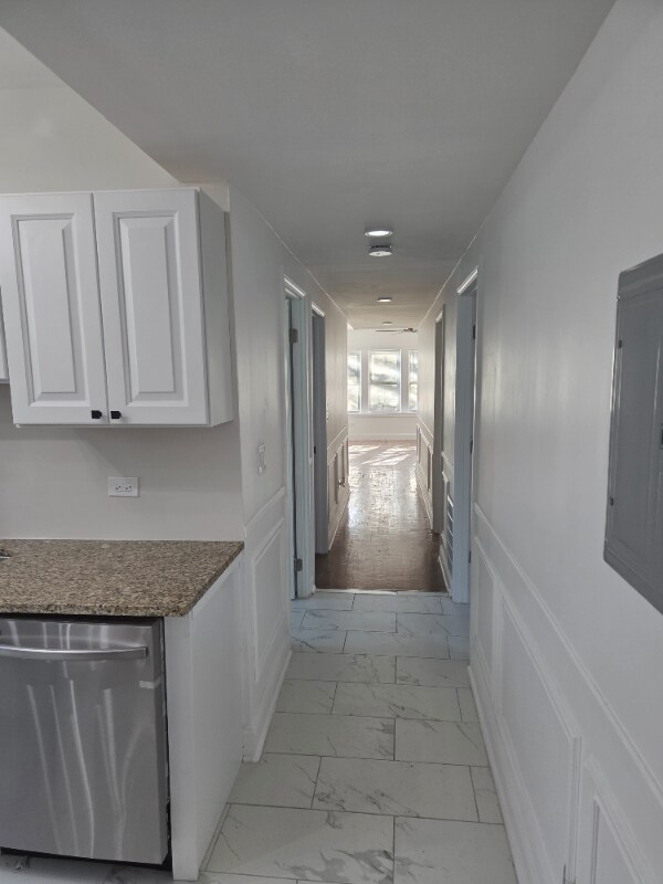 Building Photo - 1048 W Marquette Rd