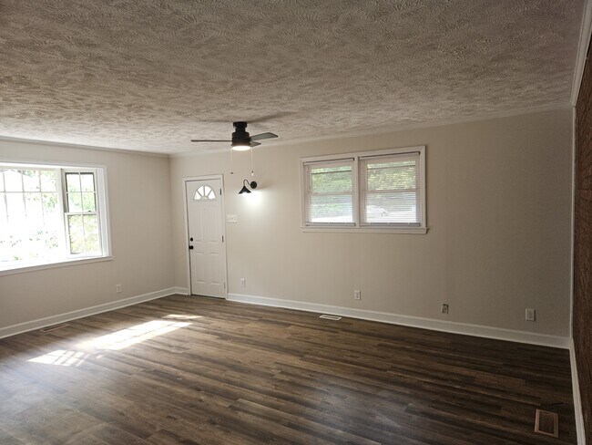 Building Photo - 853 Shannon Dr