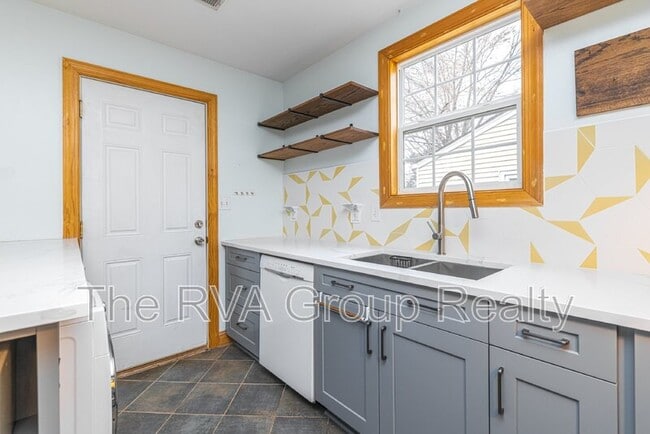 Building Photo - 1613 S Meadow St