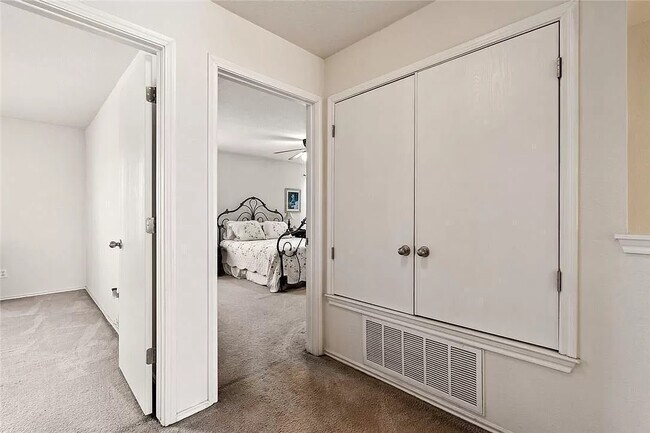 Building Photo - 206 Black