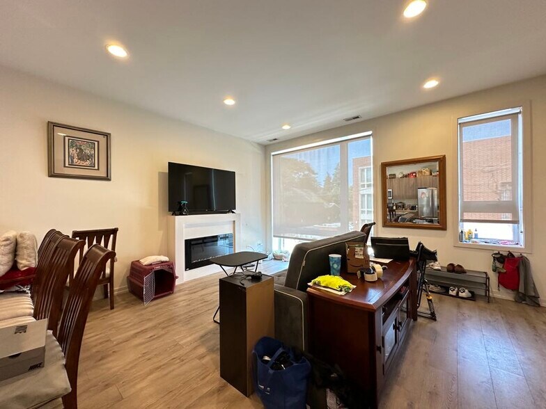 Building Photo - 4111 N Narragansett Ave