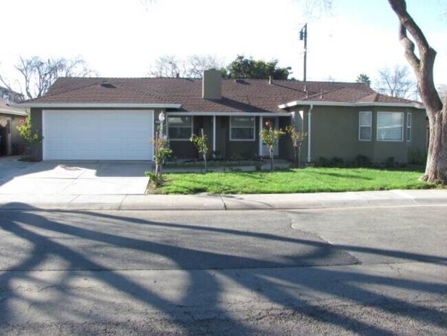 Building Photo - 2358 Thompson Pl