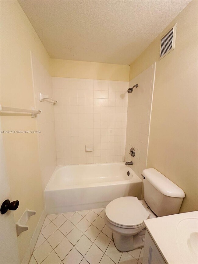 Building Photo - 1320 SE 31st Ct