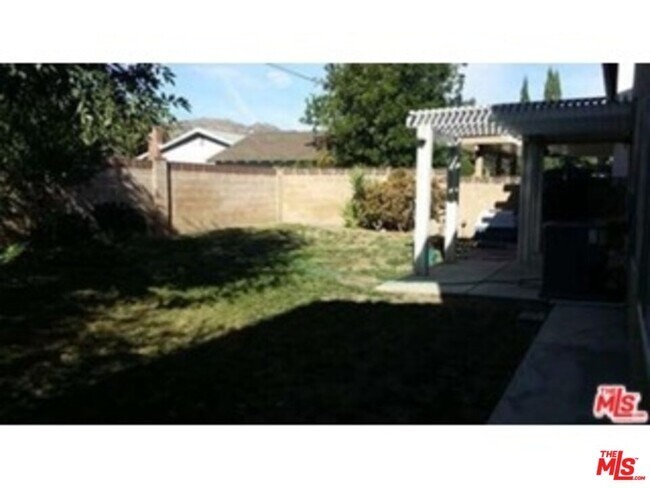 Building Photo - 10123 Hanna Ave