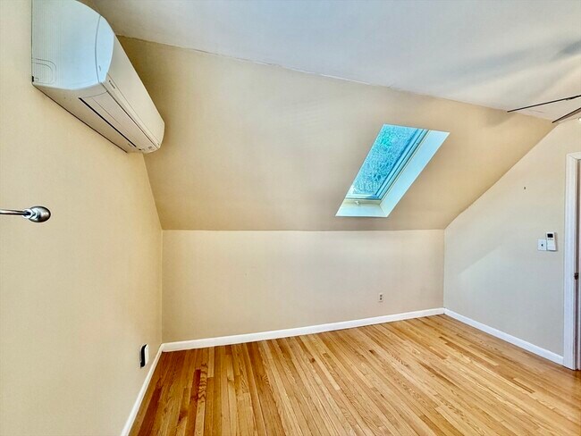 Building Photo - 12 Hall Pl