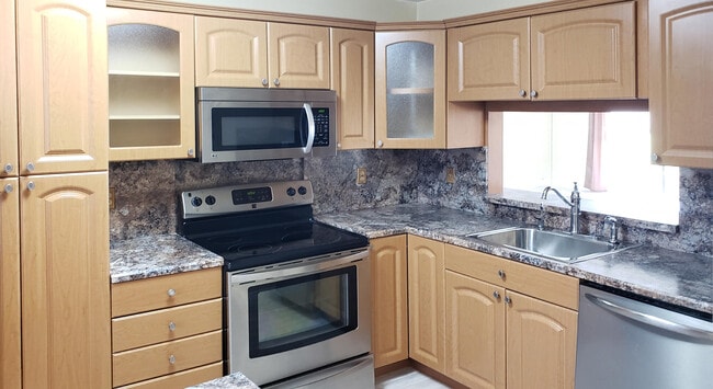 Building Photo - 9861 Three Lakes Cir