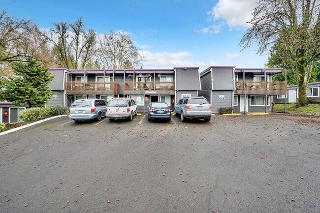Building Photo - FIRST MONTHS RENT FREE! 2 bedroom 1 bath!!