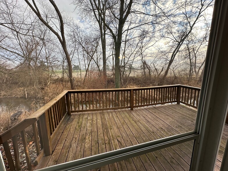 Deck overlooking creek - 403 Clearfork Dr