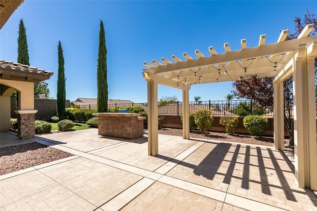 Building Photo - 2713 Cyrano St