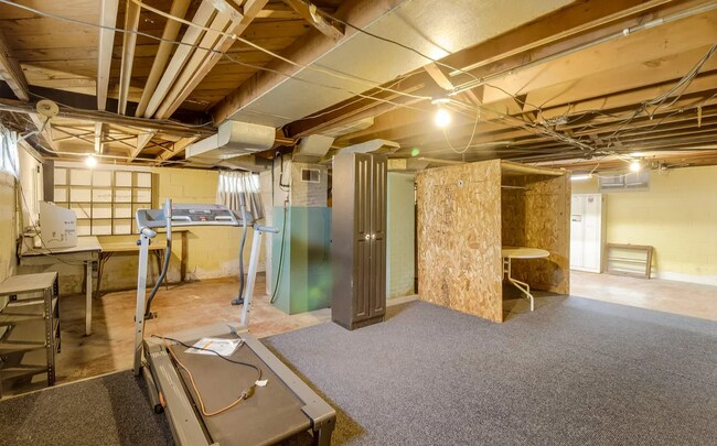 Building Photo - Charming Ranch Home With Attached Garage in Galesburg!
