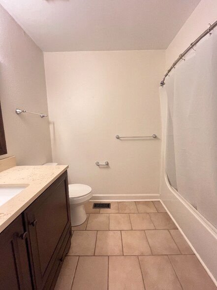 Building Photo - 343 Guildford Cir