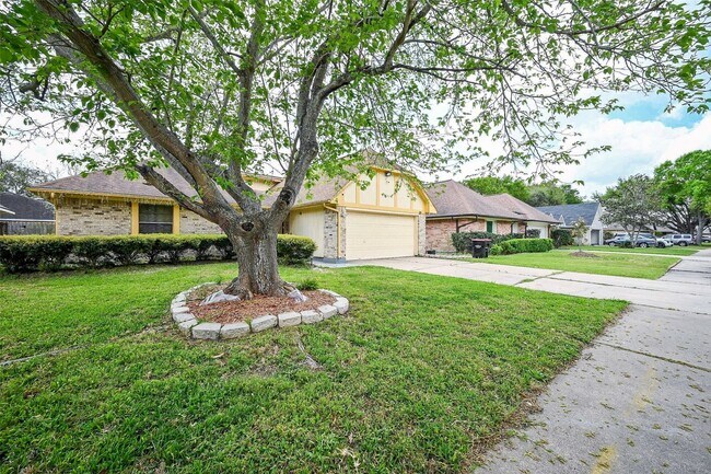 Building Photo - 14431 Royal Hill Dr