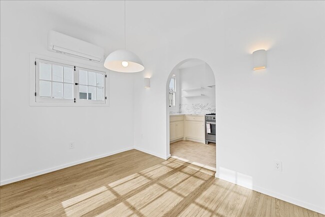 Building Photo - Beautiful Reimagined Fairfax Apartment - C...