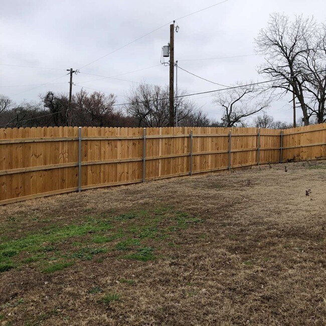 Building Photo - 700 W Parnell St