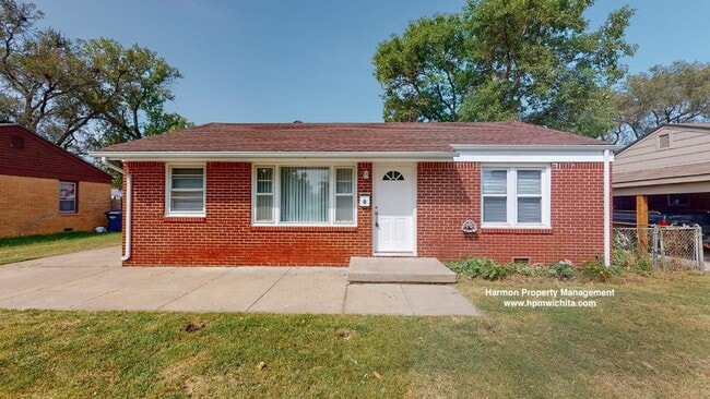 Primary Photo - 2210 W Greenfield St