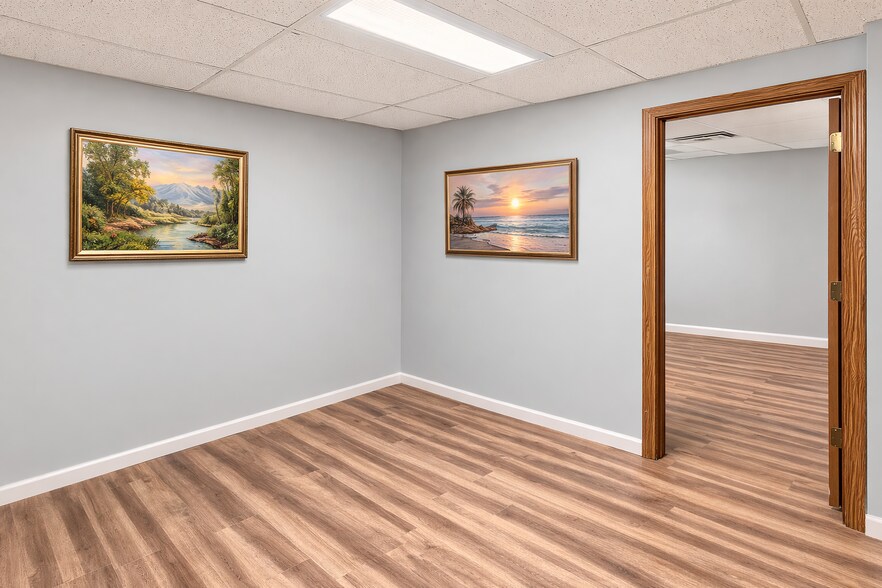 Building Photo - 8635 Oak Creek Dr