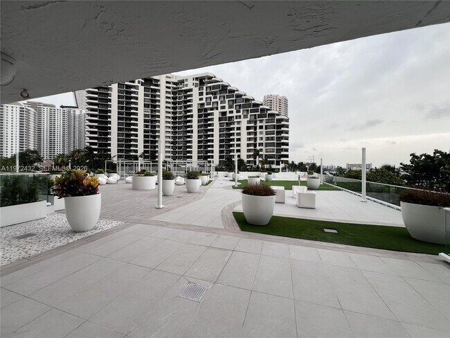 Building Photo - 770 Claughton Island Dr