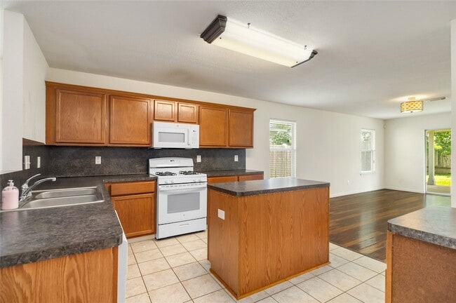 Building Photo - 22031 Silverfield Park Ln