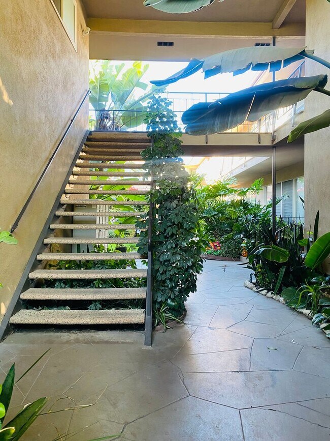 Building Photo - Beautiful 2 Bedroom Condo In Long Beach
